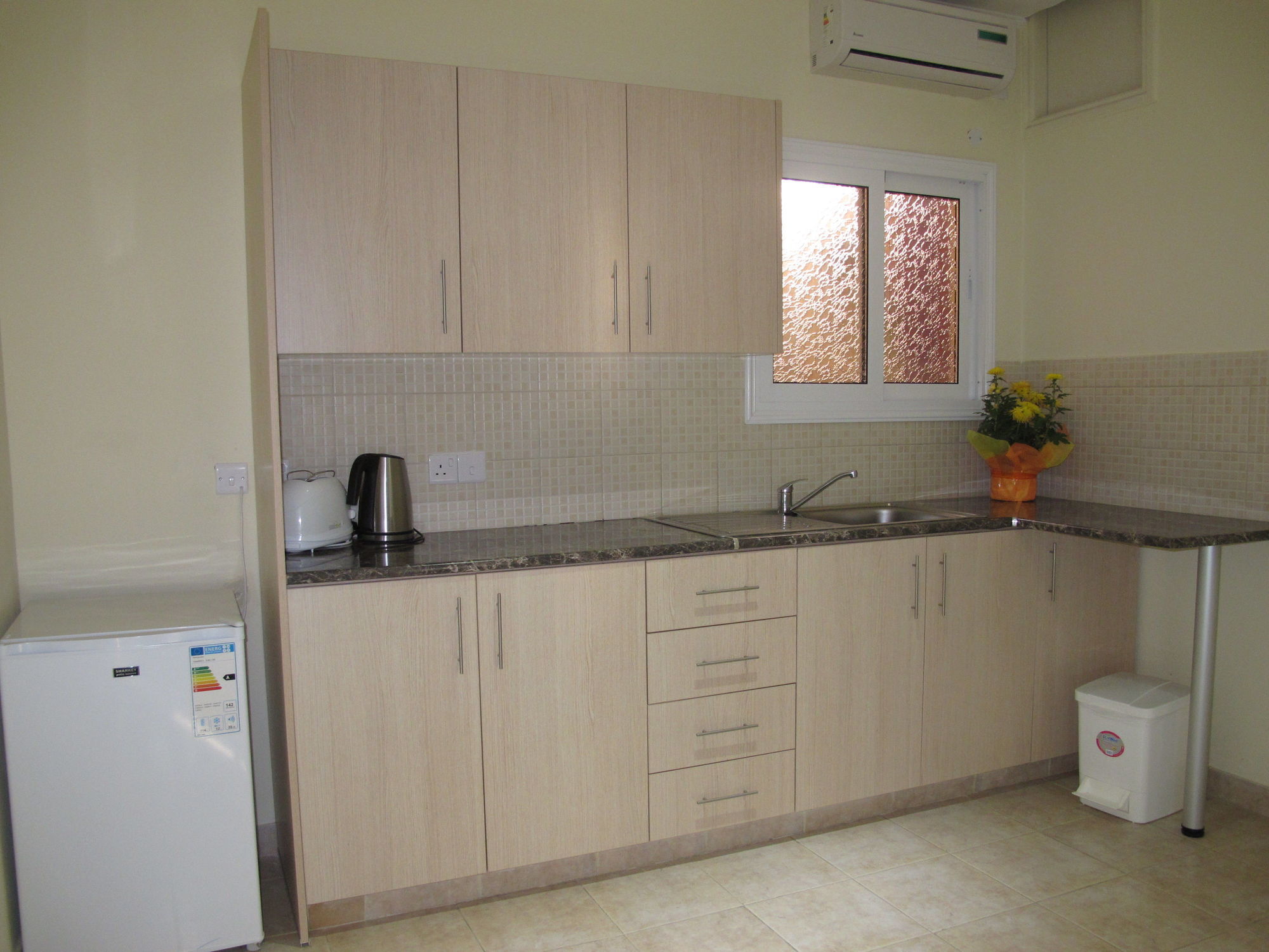 Mackenzie Beach Hotel ลาร์นาคา ภายนอก รูปภาพ