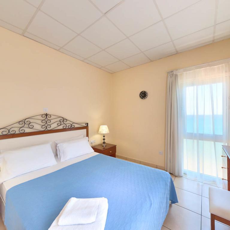 Mackenzie Beach Hotel ลาร์นาคา ภายนอก รูปภาพ