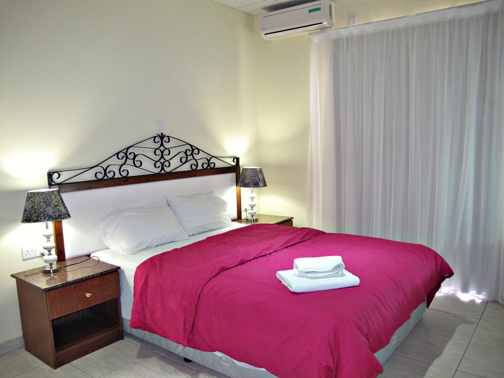 Mackenzie Beach Hotel ลาร์นาคา ภายนอก รูปภาพ