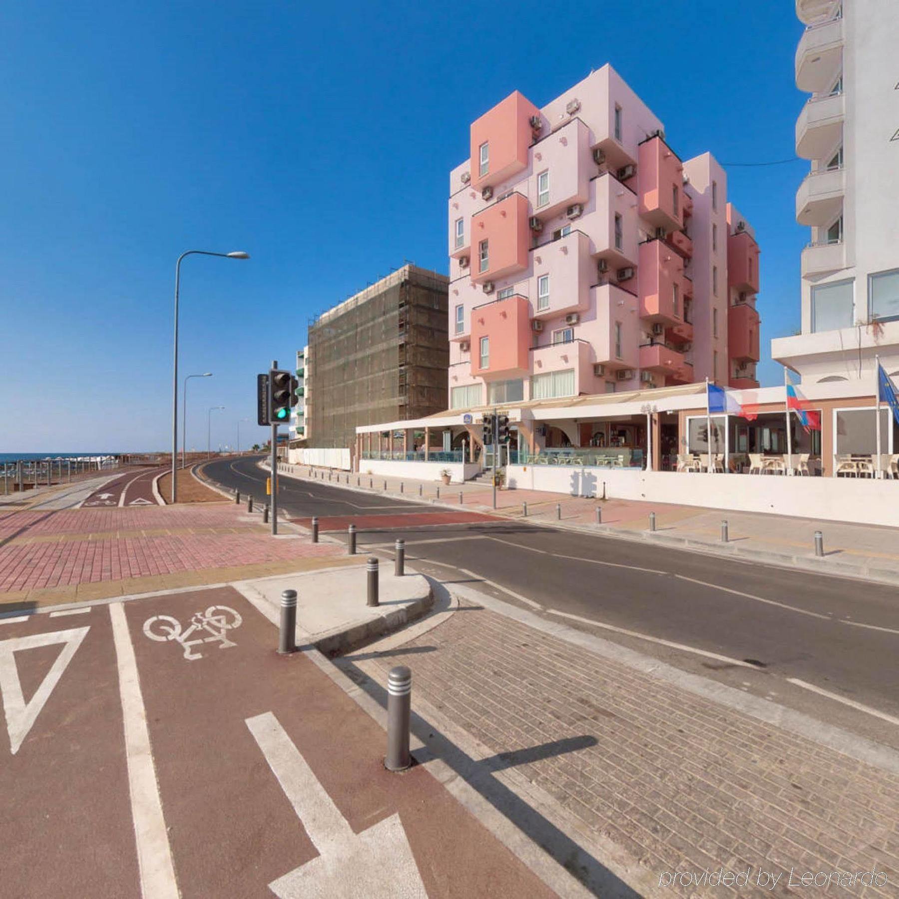 Mackenzie Beach Hotel ลาร์นาคา ภายนอก รูปภาพ