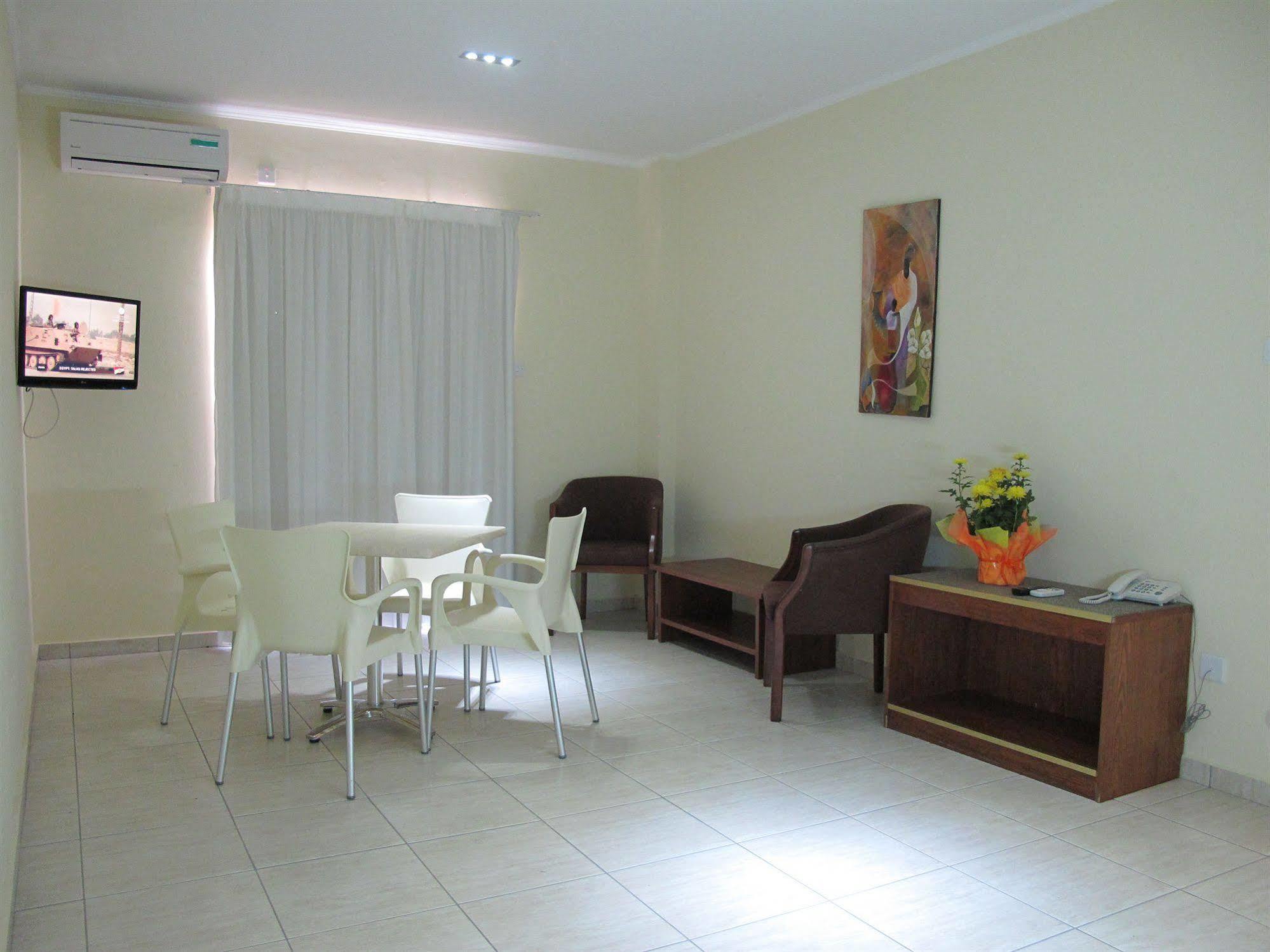 Mackenzie Beach Hotel ลาร์นาคา ห้อง รูปภาพ