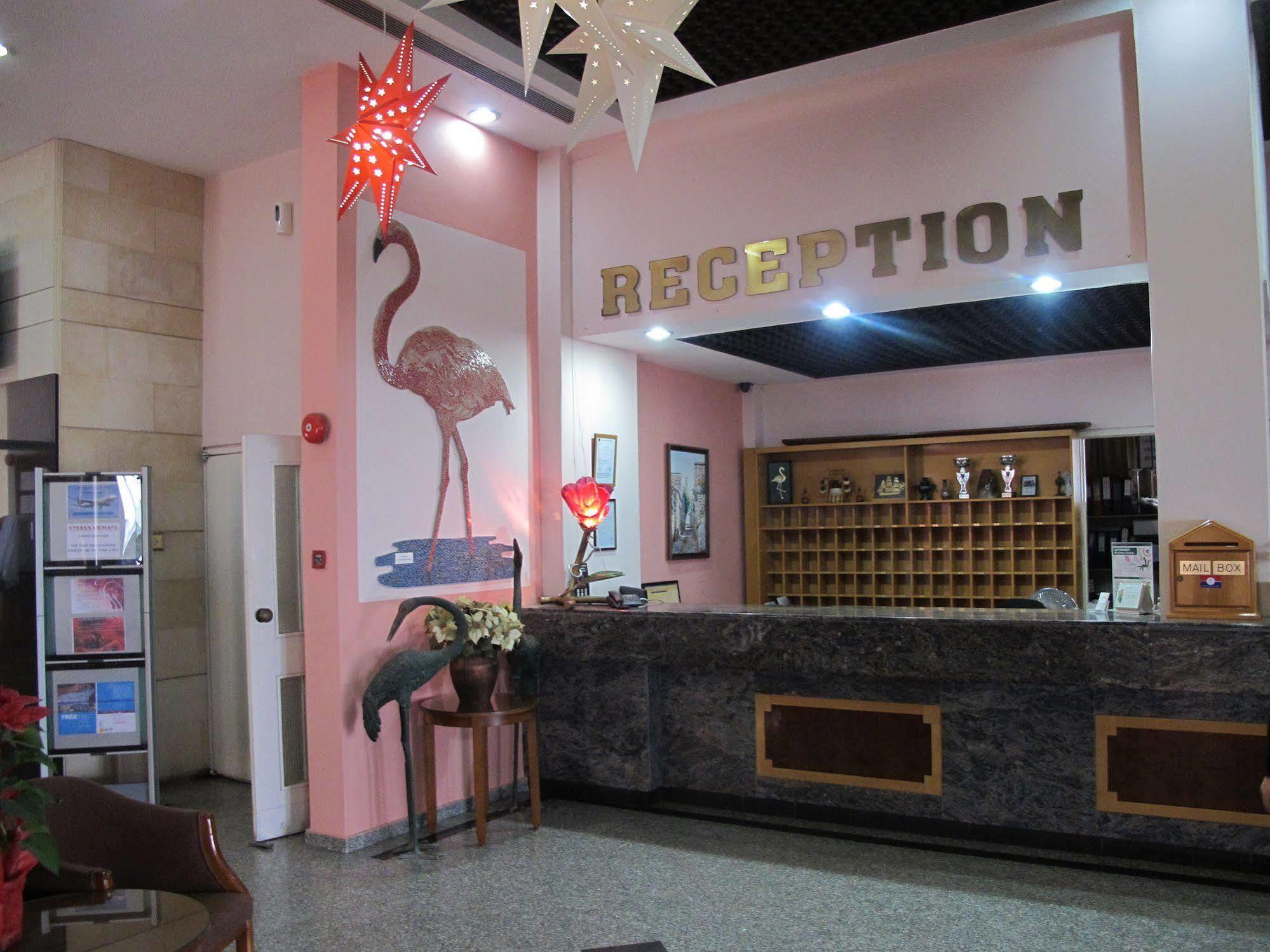 Mackenzie Beach Hotel ลาร์นาคา ภายนอก รูปภาพ