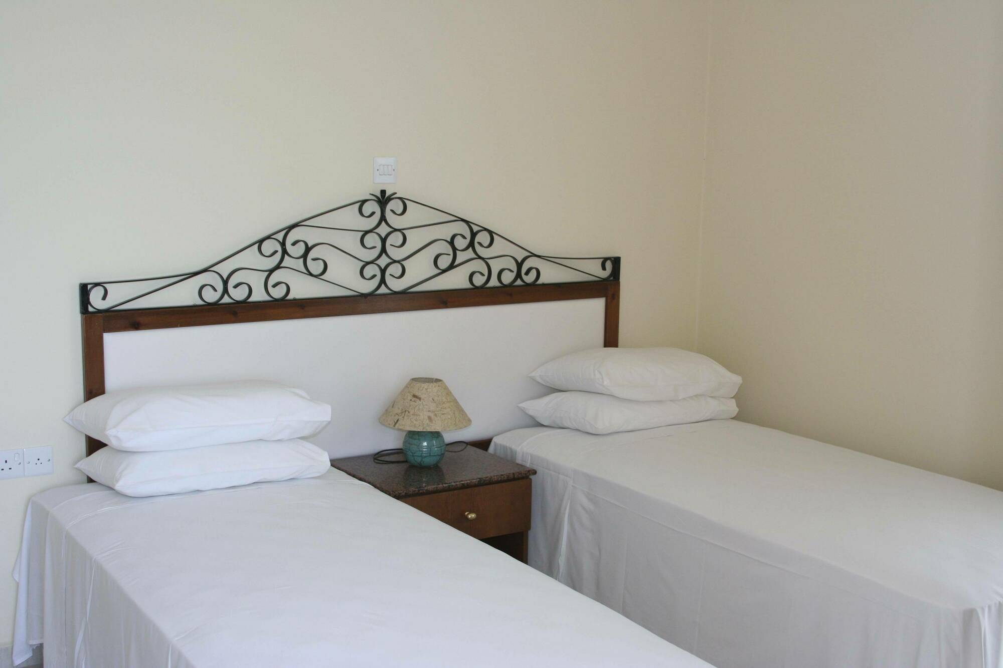 Mackenzie Beach Hotel ลาร์นาคา ภายนอก รูปภาพ
