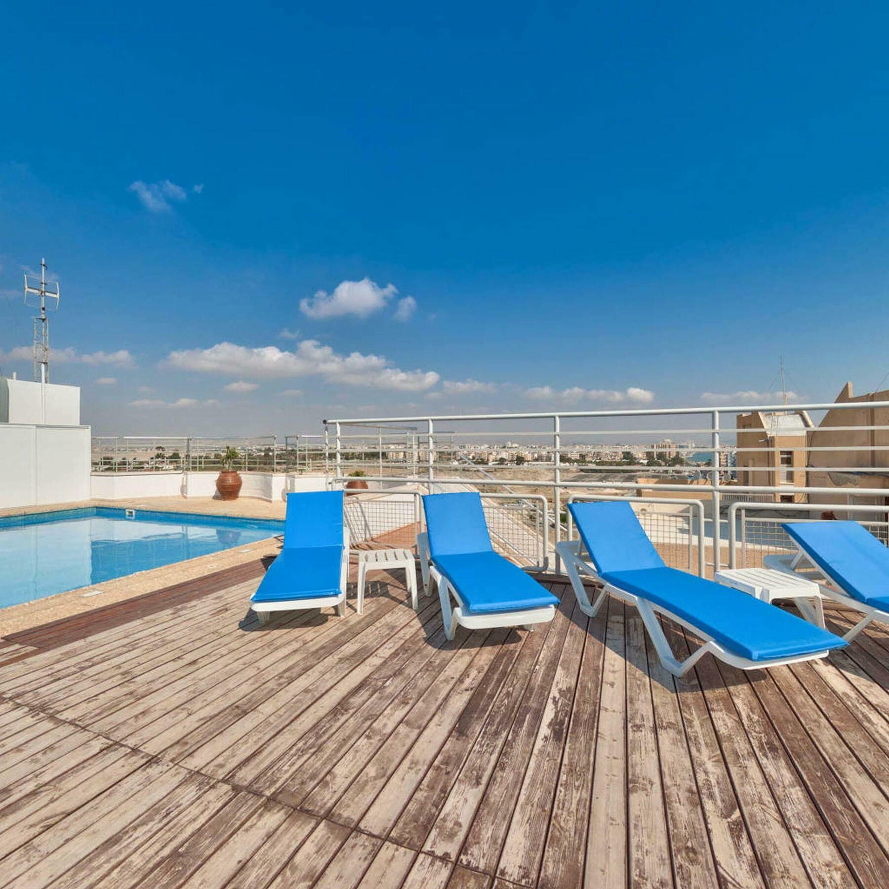 Mackenzie Beach Hotel ลาร์นาคา ภายนอก รูปภาพ